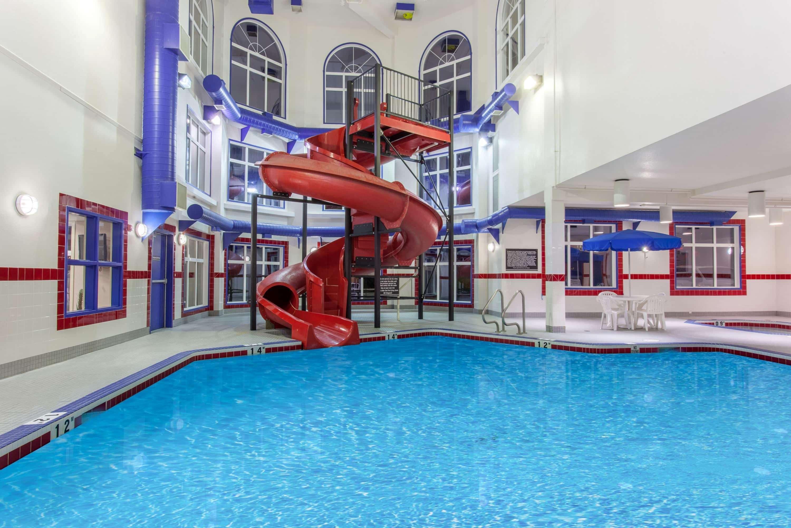 Ramada By Wyndham Brooks Hotell Exteriör bild