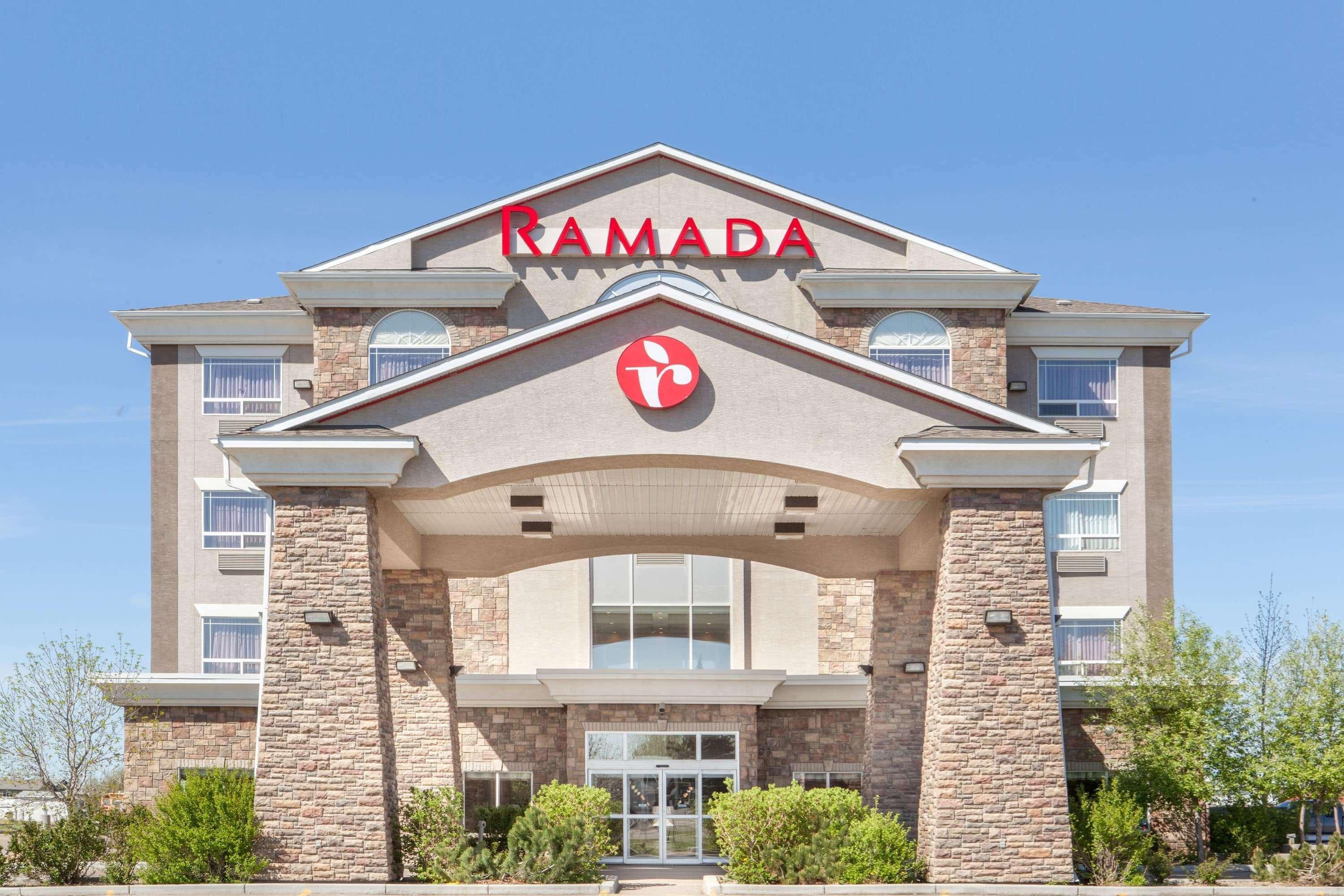 Ramada By Wyndham Brooks Hotell Exteriör bild