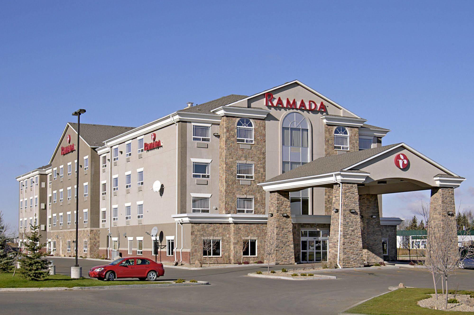 Ramada By Wyndham Brooks Hotell Exteriör bild
